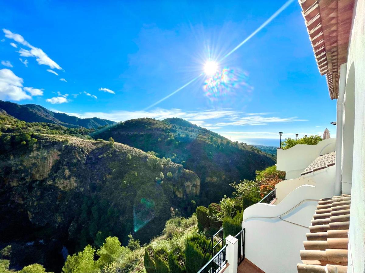 Apartamentos Axarquia , Frigiliana, Terraza Privada Con Vistas A La Montana Rio Y Al Mar Exterior foto