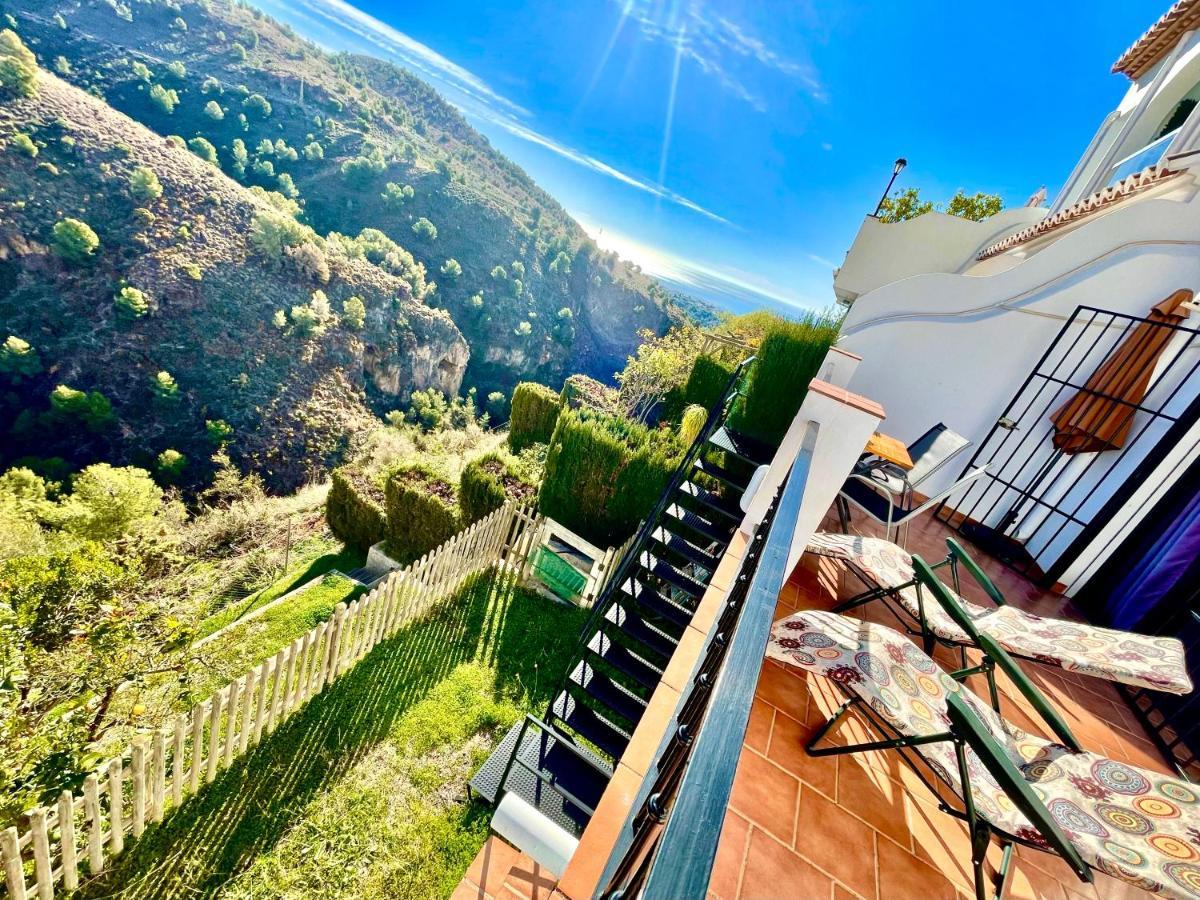 Apartamentos Axarquia , Frigiliana, Terraza Privada Con Vistas A La Montana Rio Y Al Mar Exterior foto