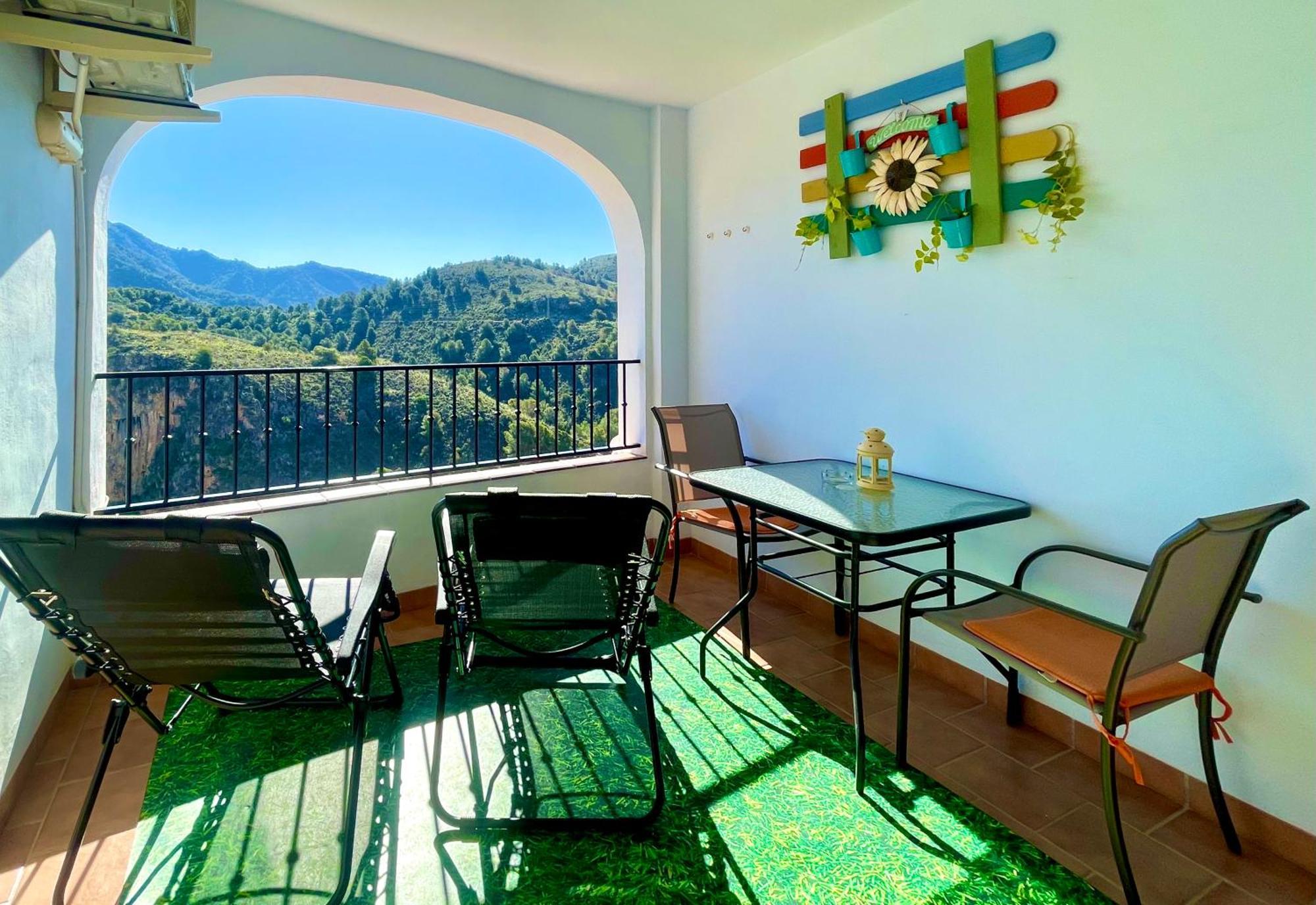 Apartamentos Axarquia , Frigiliana, Terraza Privada Con Vistas A La Montana Rio Y Al Mar Exterior foto