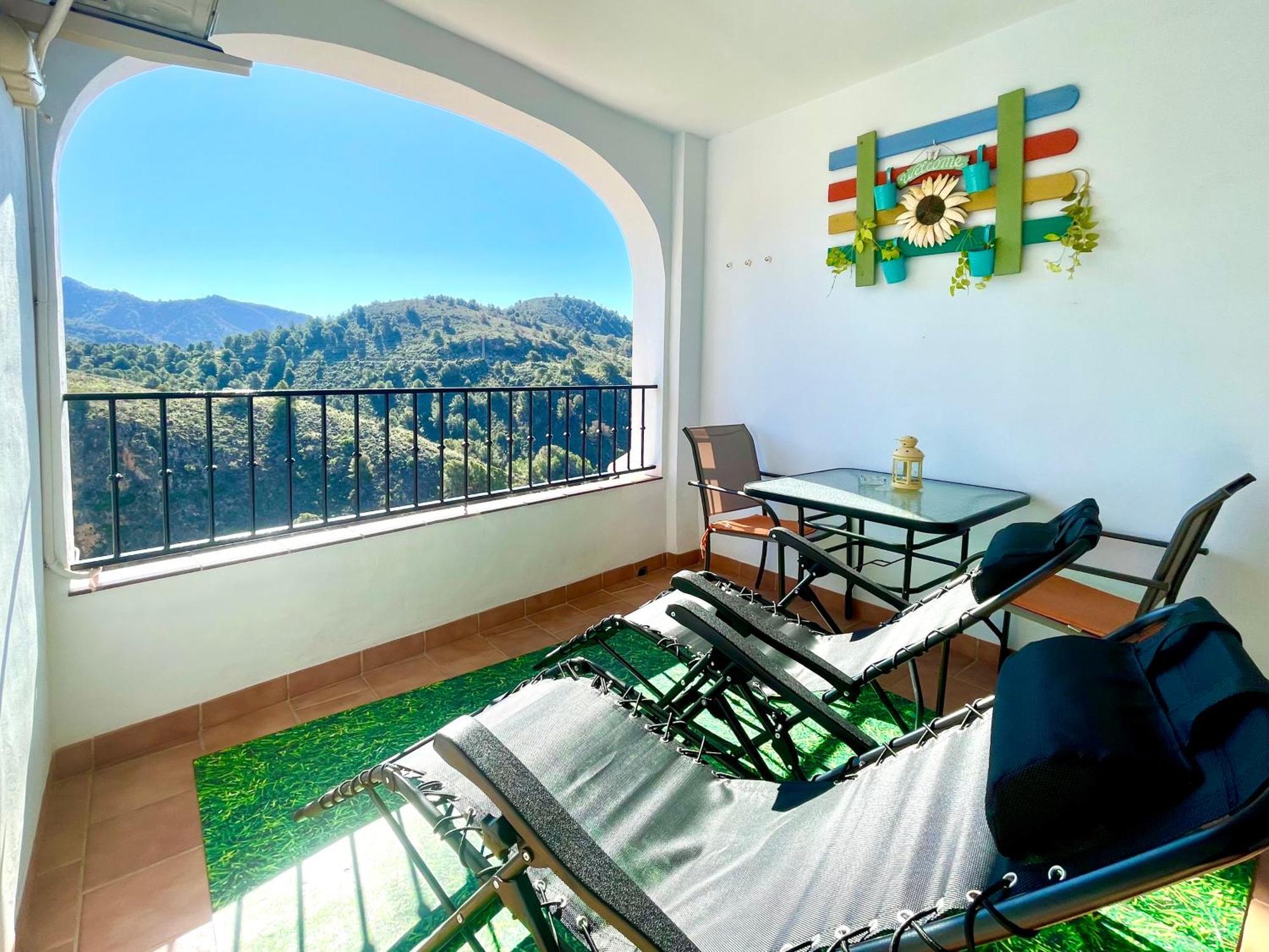 Apartamentos Axarquia , Frigiliana, Terraza Privada Con Vistas A La Montana Rio Y Al Mar Exterior foto