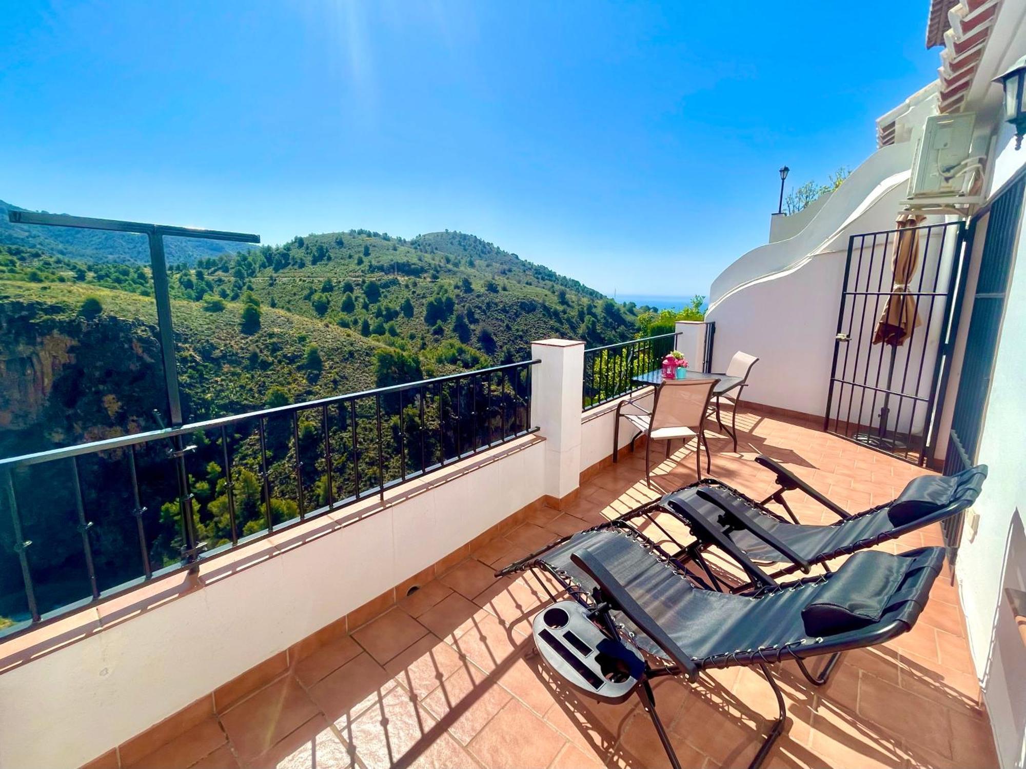 Apartamentos Axarquia , Frigiliana, Terraza Privada Con Vistas A La Montana Rio Y Al Mar Exterior foto