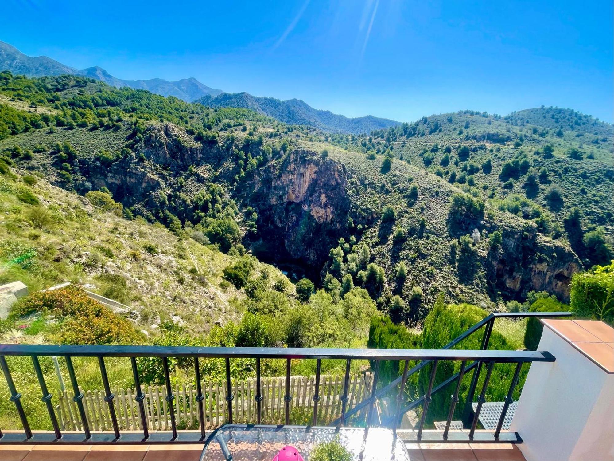 Apartamentos Axarquia , Frigiliana, Terraza Privada Con Vistas A La Montana Rio Y Al Mar Exterior foto